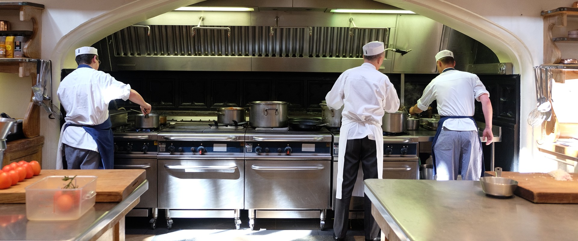 How many kitchens in buckingham palace?
