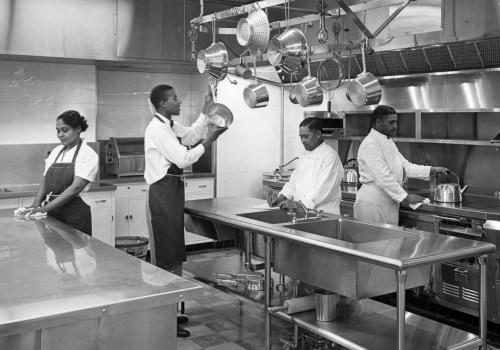 How many kitchens are in the white house?